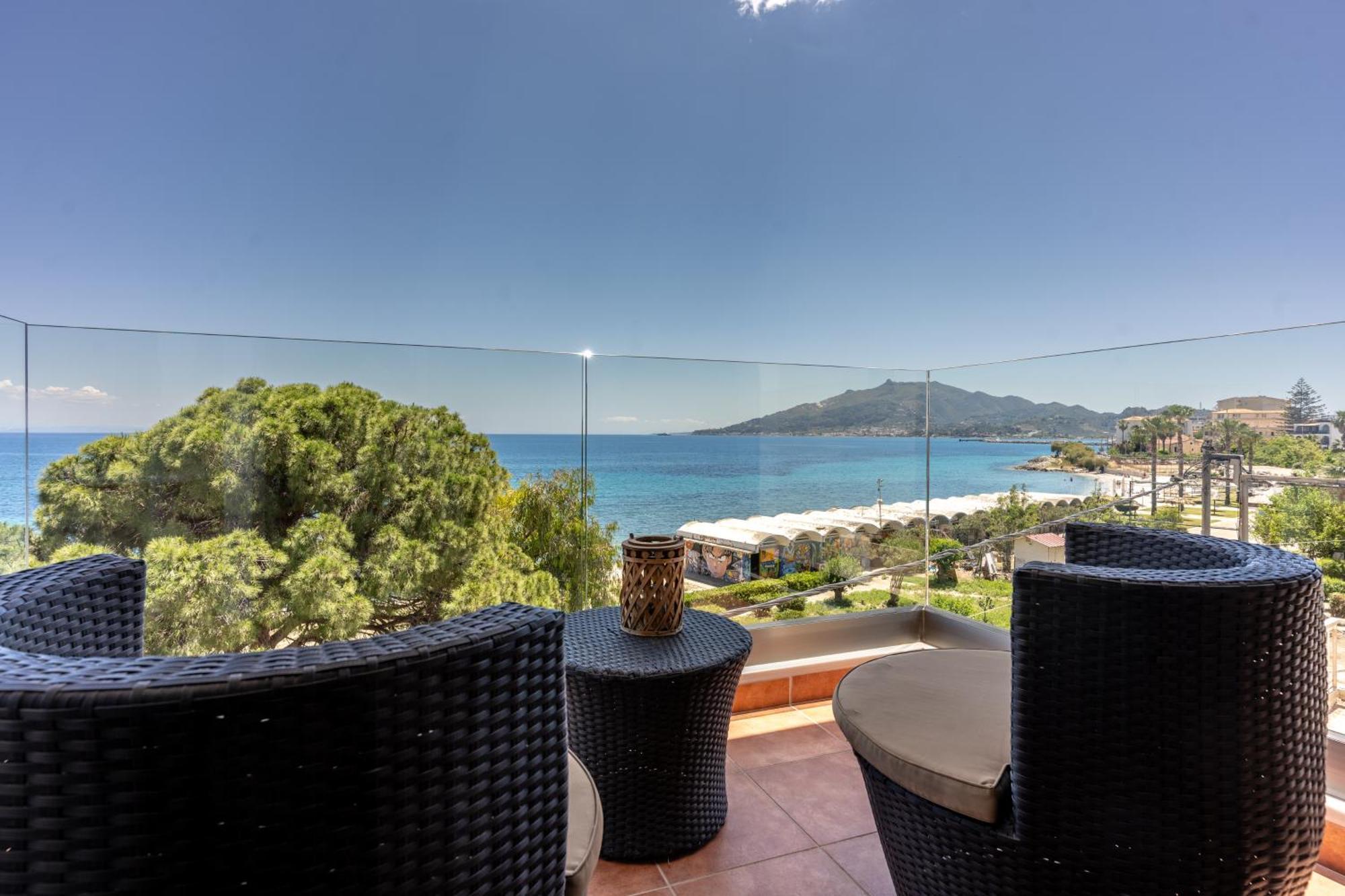 Seafront Spirit Suites Закинтос Экстерьер фото
