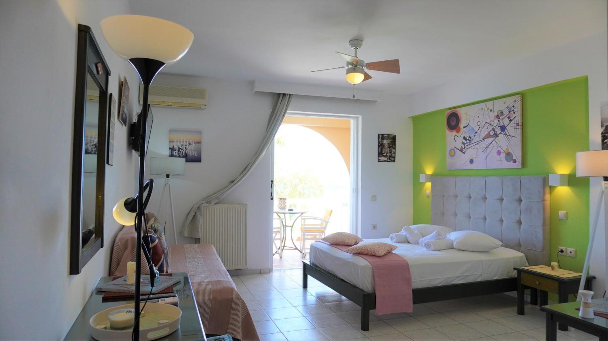 Seafront Spirit Suites Закинтос Номер фото