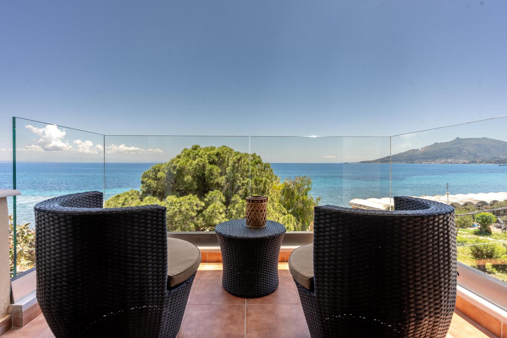 Seafront Spirit Suites Закинтос Экстерьер фото